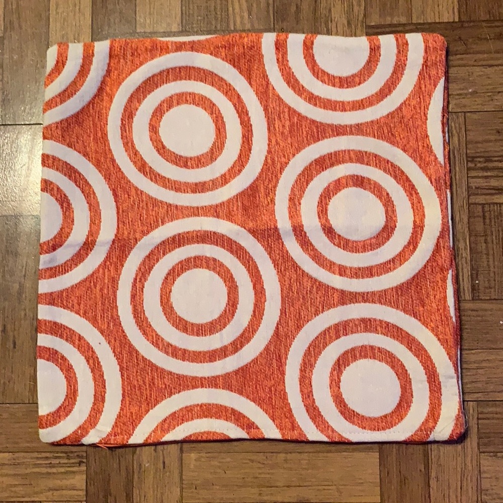 NWOT 4 Pillow Covers